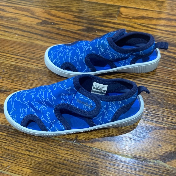 toddler boys size 10 Tombik blue w/ design water shoes - Picture 3 of 7